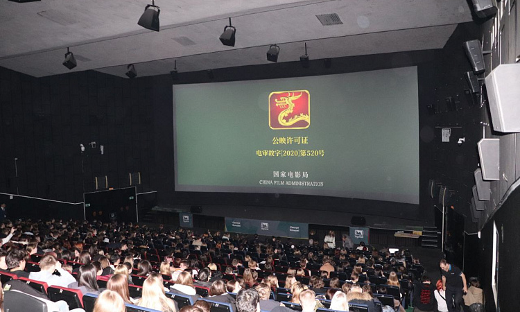 «Узнаем Китай вместе!»: студенты ЗабИЖТ побывали на открытии «Недели китайского кино»