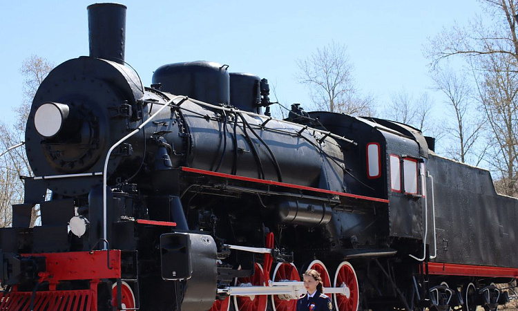 ЗабИЖТ принял участие в митинге у памятника «Железнодорожникам Забайкалья»