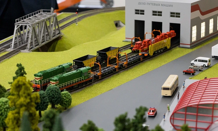 Первокурсники ЧТЖТ познакомились с транспортными специальностями