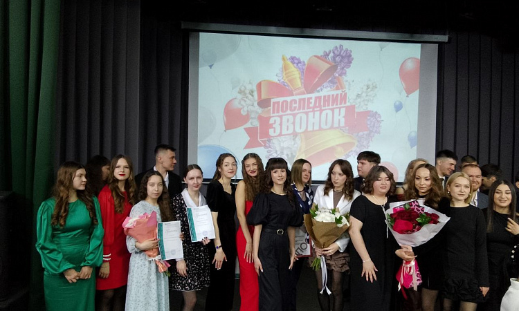 Для выпускников ЗабИЖТ прозвучал последний звонок