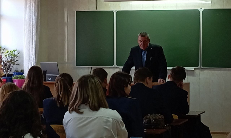 Классный час, посвященный работе на железной дороге, прошел в ЧТЖТ