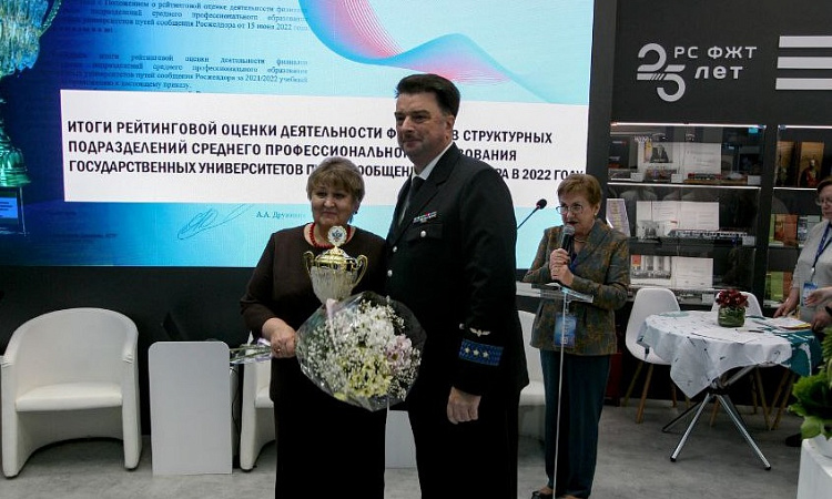 Медицинский колледж железнодорожного транспорта ИрГУПС занял I место в рейтинговой оценке деятельности среди СПО медицинских образовательных организаций, находящихся в ведении Росжелдора