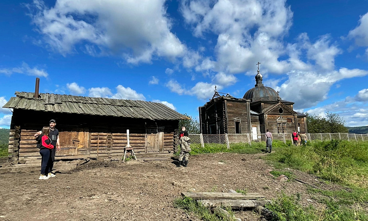 Участники клуба «Бурундуки» исследовали церковь Прокопия Устюжского