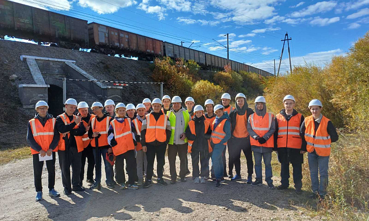 Практические навыки отточили студенты-строители на выездном занятии