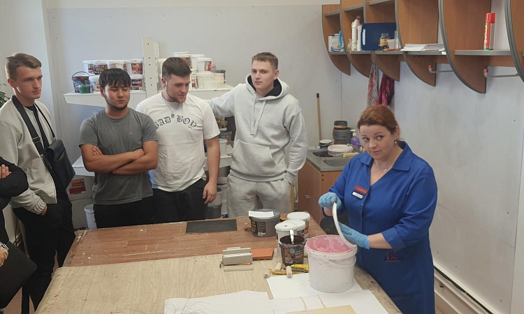 Мастер-класс по нанесению лакокрасочных материалов на различные поверхности. 