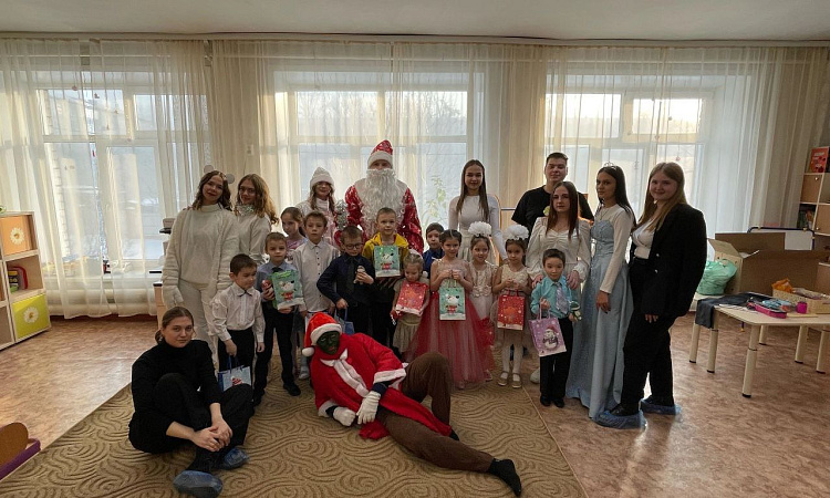 Студенты ЧТЖТ провели волонтерскую акцию для детей