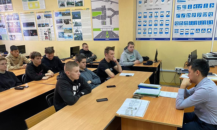 Встреча студентов группы СДМ. 9-20-1 с ведущим специалистом одной из крупнейших проектных организаций России -Эльдаром Гайфуллиным