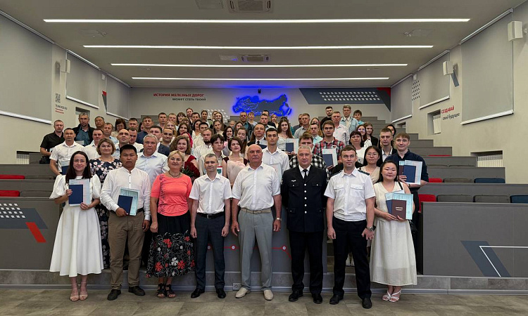 В ЗабИЖТ состоялось вручение дипломов выпускникам