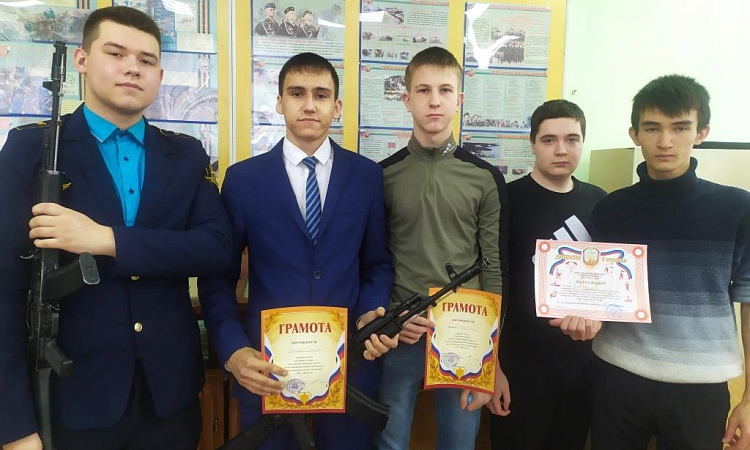 Победители городских соревнований среди ССУЗов г. Иркутска по «Неполной разборке и сборке автомата АК-47». 