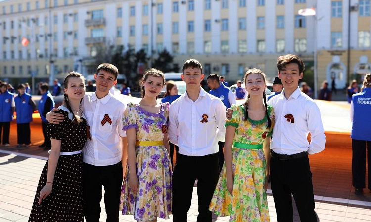 Студенты УУКЖТ ИРГУПС приняли участие в массовом вальсе в честь Дня Победы