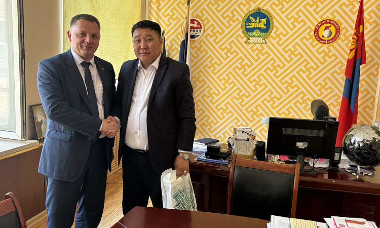 Профориентационные встречи со школьниками провел ЗабИЖТ в Чойболсане