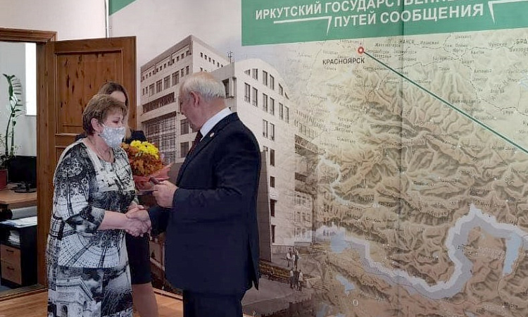 Звание «Почетный работник сферы образования РФ» присвоено директору Медицинского колледжа железнодорожного транспорта ИрГУПС Людмиле Сергеевне Козловой