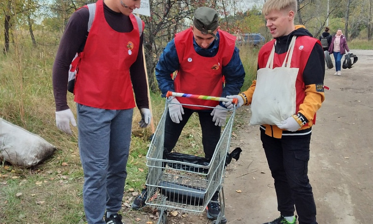 Команда студентов КрИЖТ ИрГУПС за чистые берега Енисея!