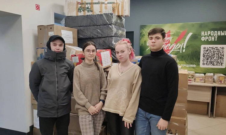 Несколько дней наши волонтеры провели в штабе Народного Фронта