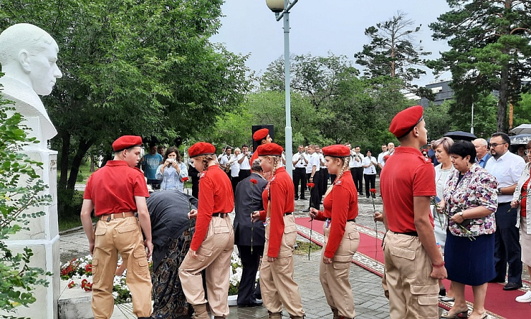 Студенты и преподаватели УУКЖТ приняли участие в митинге, посвященном памяти Сергея Орешкова