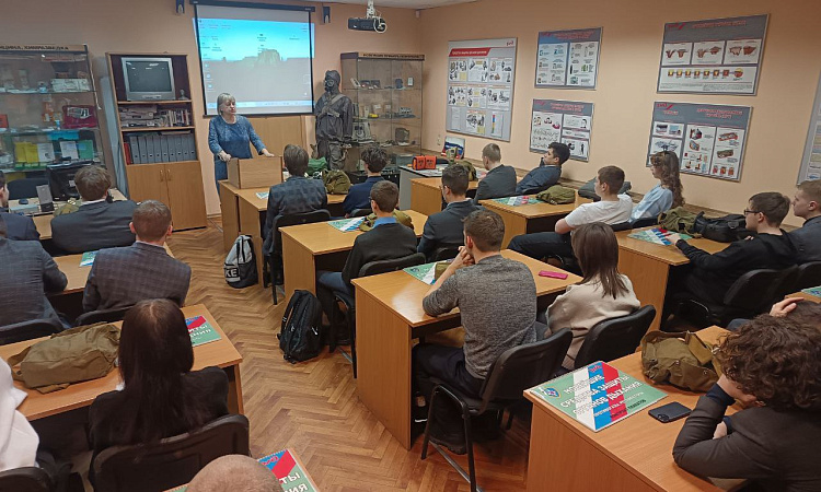 В штабе ГО и ЧС прошла экскурсия для лицеистов ЗабИЖТ