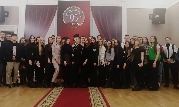 Коллективный выход студентов 1 курса в Театр Юного Зрителя