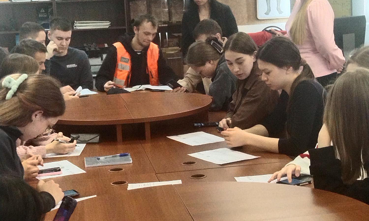 Будущие движенцы посетили практическое занятие на производстве 