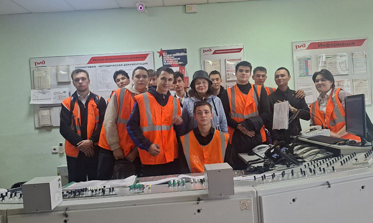 Студенты ЧТЖТ посетили станцию Чита-2