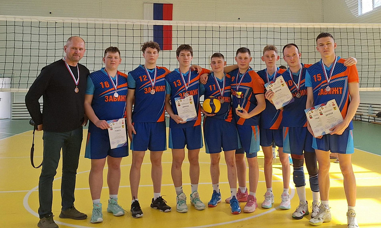 Мужская команда ЗабИЖТ стала бронзовым призером турнира по волейболу