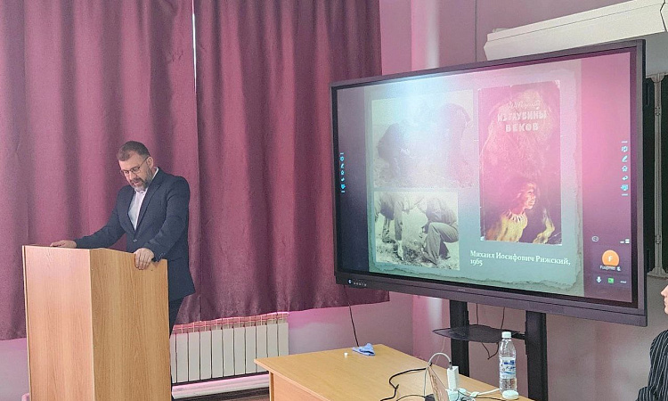 Роман Смоляков выступил с докладом на научной конференции 