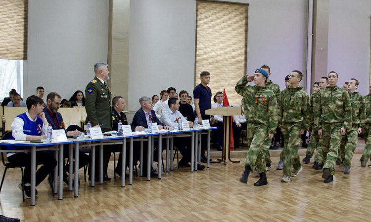 «На знамя Победы равняем шаг!»