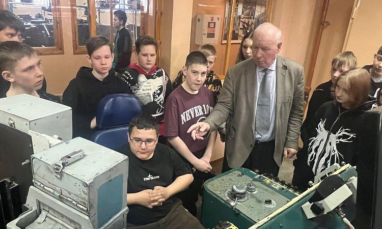 День открытых дверей в ЗабИЖТ провели для курсантов Читинской детской железной дороги