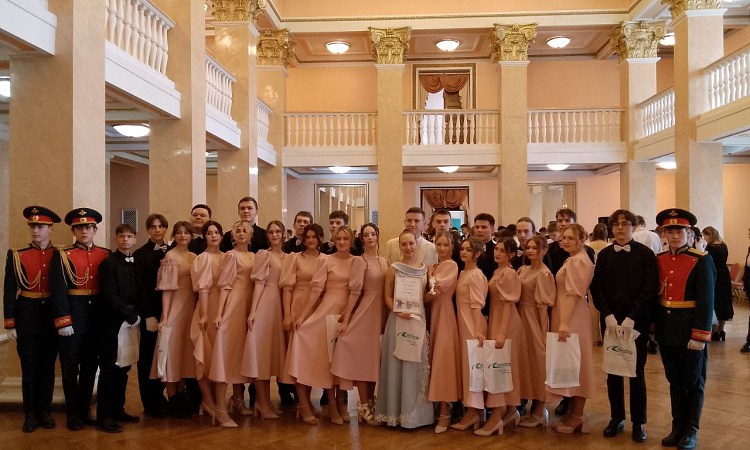 Первый весенний бал состоялся  в Чите по инициативе ЗабИЖТ 