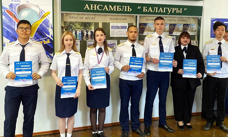 В УУКЖТ ИрГУПС состоялась торжественная линейка поднятия флагов Российской Федерации и Республики Бурятия