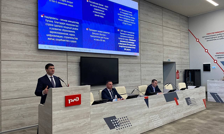 В ЗабИЖТ и ЧТЖТ состоялись встречи с начальником ЗабЖД Владимиром Антонцом