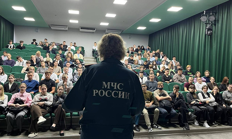 Первокурсникам ЗабИЖТ рассказали о правилах безопасности