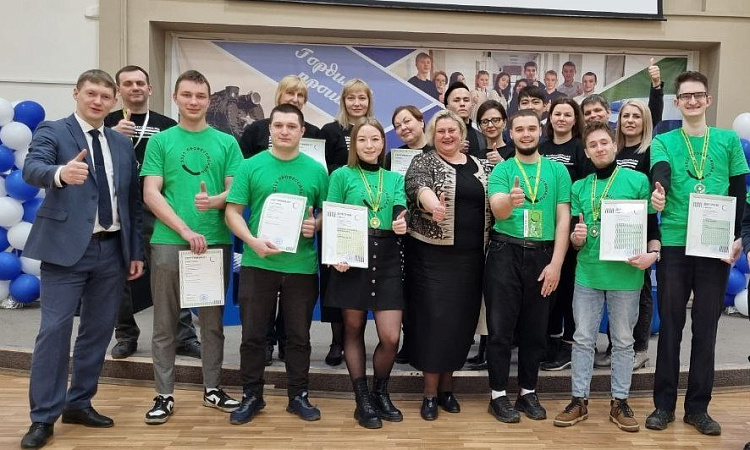 Встреча директора колледжа Натальи Геннадьевны Черных с участниками и экспертами регионального чемпионата профессионального мастерства "Профессионалы". 