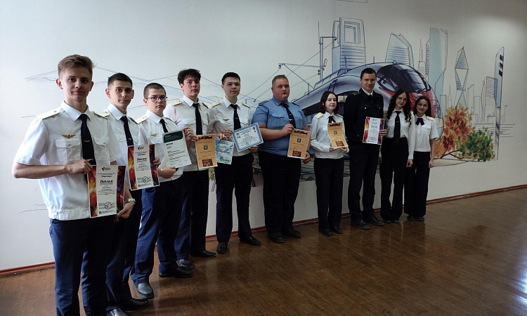 В УУКЖТ ИрГУПС состоялась еженедельная торжественная линейка поднятия флагов Российской Федерации и Республики Бурятия