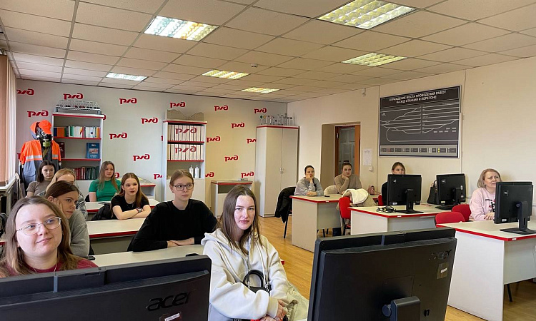 Будущие экономисты побывали на Читинской дистанции пути