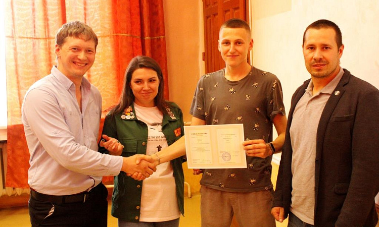 Торжественное вручение свидетельств по профессии рабочего: "Бетонщик", "Маляр", "Монтажник по монтажу стальных и железобетонных конструкций" для участников студенческих отрядов