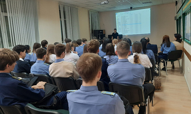 Встреча сотрудников Госавтоинспекции со студентами УУКЖТ