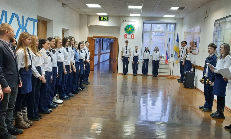  Традиционная торжественная линейка поднятия флага РФ и флага РБ.