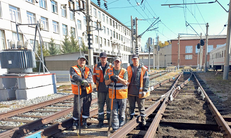 На учебно-тренировочном полигоне ЗабИЖТ выполнена замена стрелочного бруса