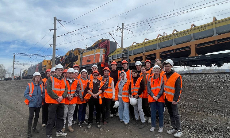 Выездное занятие для будущих инженеров-строителей состоялось на перегоне