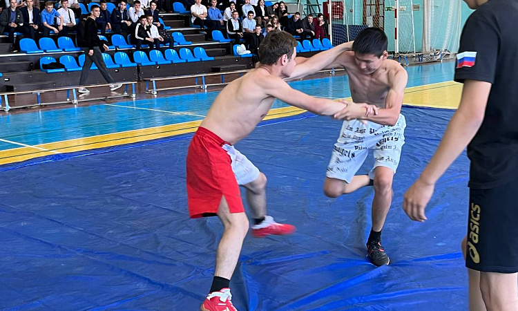 Турнир по борьбе «Бухэ барилдаан» состоялся в ЗабИЖТ