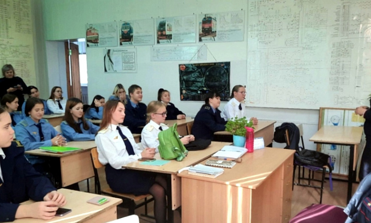 Для студентов УУКЖТ ИрГУПС прошла профилактическая беседа о безопасности на железнодорожном транспорте