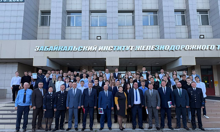 Будущие железнодорожники встретили День знаний
