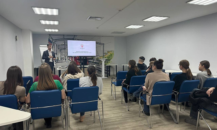 Студенты ЗабИЖТ посетили Центр мониторинга персонала и молодежной политики