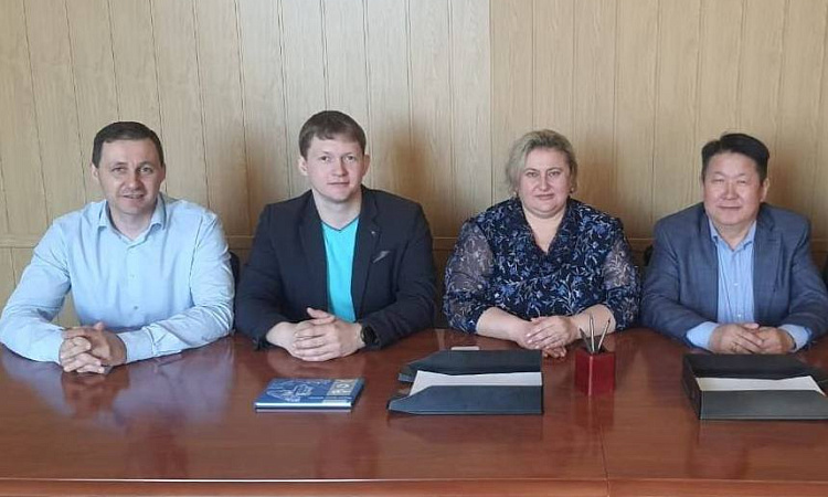 Встреча директора Натальи Геннадьевны Черных с Главой Представительства Улан-Баторской железной дороги в г. Иркутске господином Чойжав Улзийтогтох. 