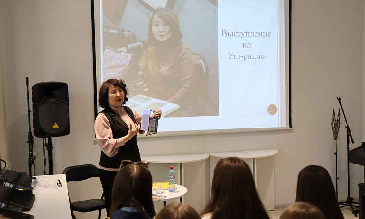 В библиотеке "ГИД ВРЕМЕНИ" состоялась творческая встреча с членом Союза писателей России Елизаветой Михайловной Бильтриковой. Мероприятие посетили студенты УУКЖТ ИРГУПС