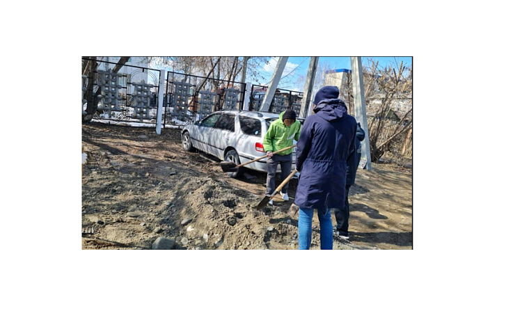 Студенты МК ЖТ ИрГУПС вышли на Общегородской субботник