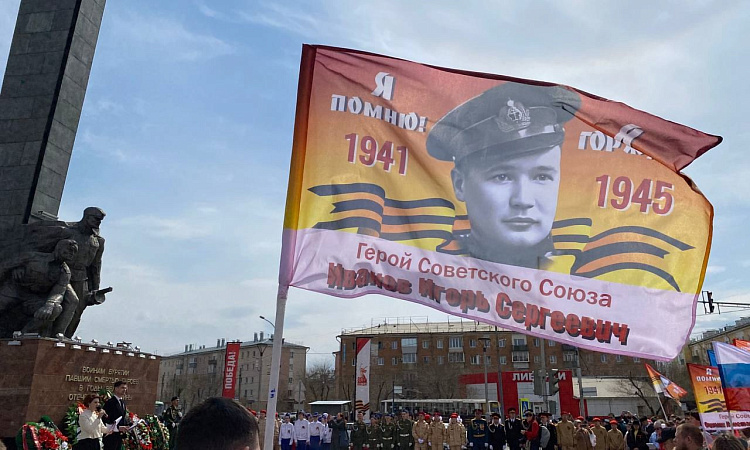 Студенты УУКЖТ ИРГУПС приняли участие в торжественном митинге на Комсомольской площади
