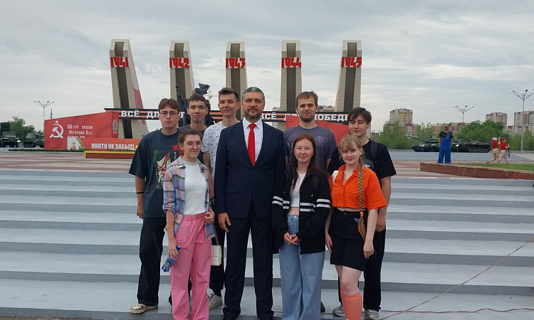 Студенты ЗабИЖТ побывали на празднике ГАИ