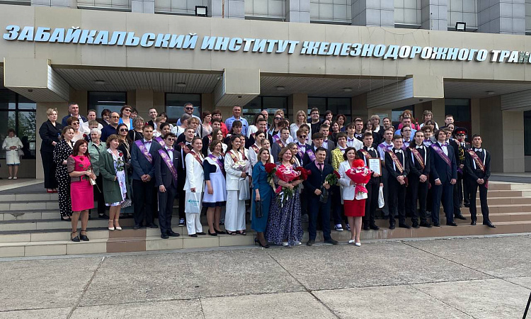 Последний звонок прозвучал для 38 выпускников лицея ЗабИЖТ