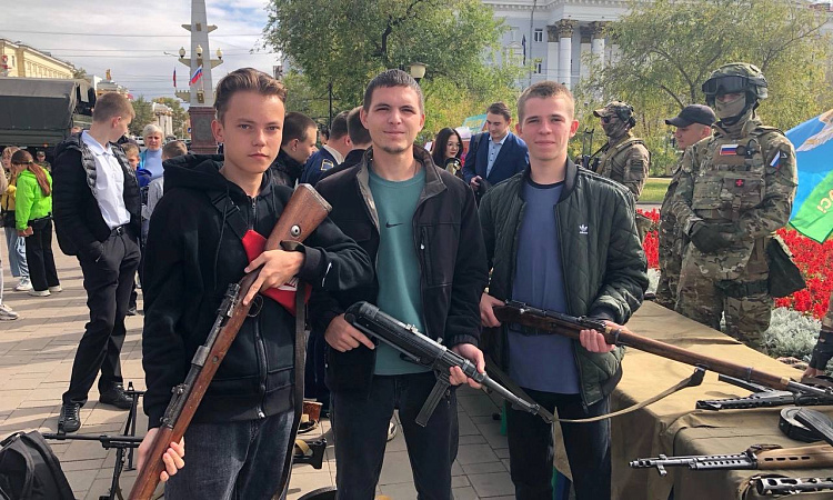 Студенты ЗабИЖТ побывал на  фестивале «Наши»